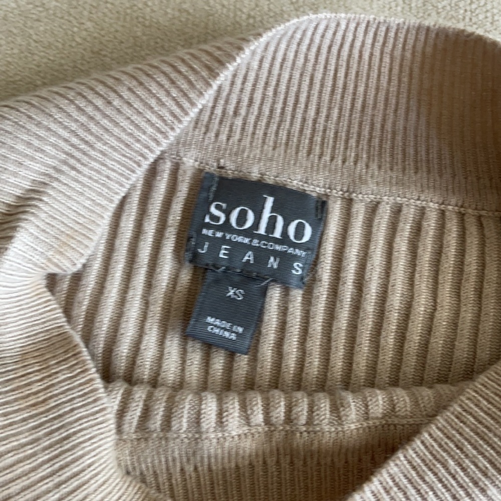 Turtle Neck Crop - Picture 2 of 2